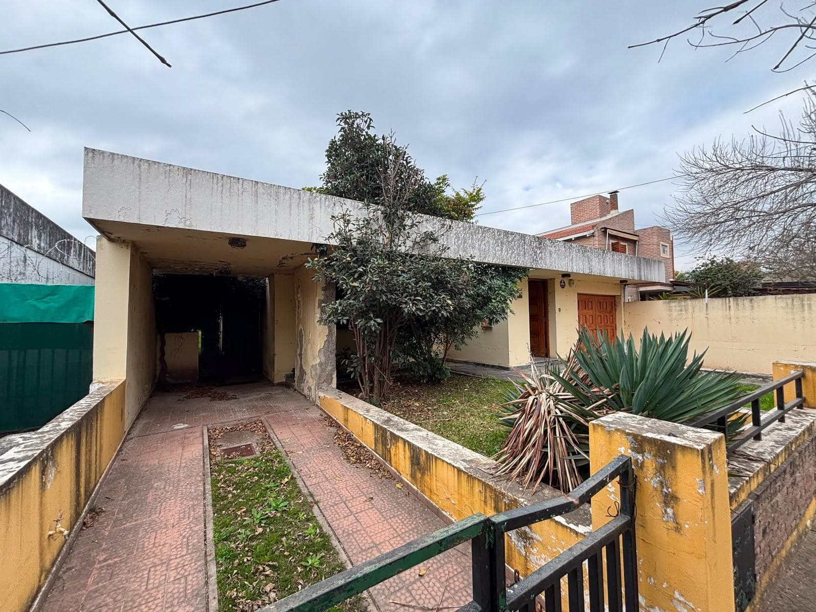 2-bedroom house in need of renovation, Arguello