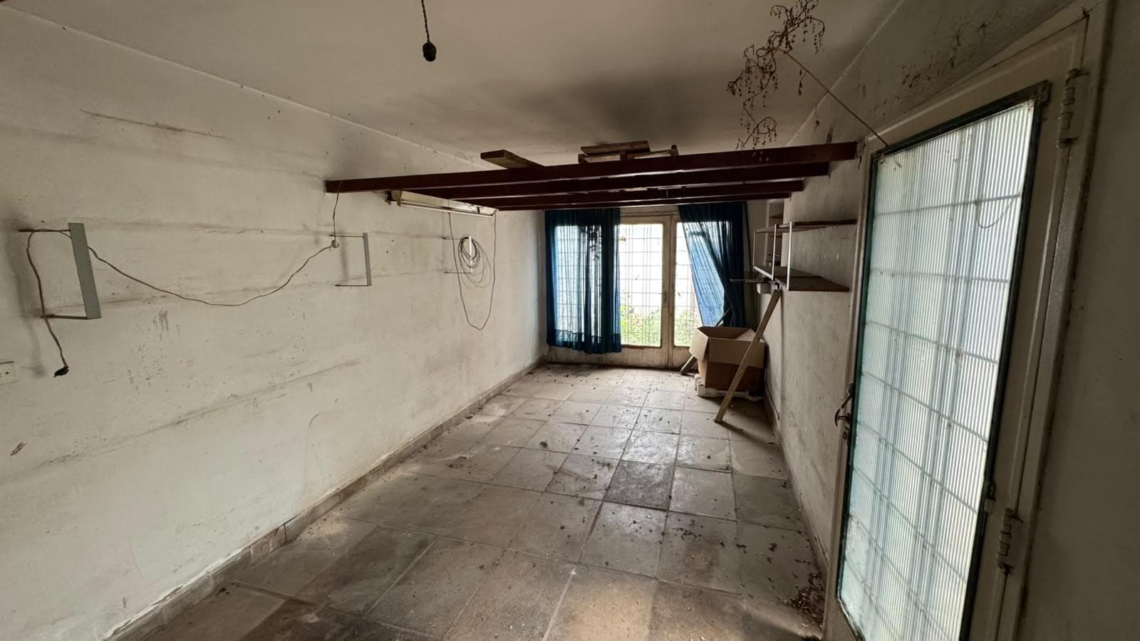2-bedroom house in need of renovation, Arguello