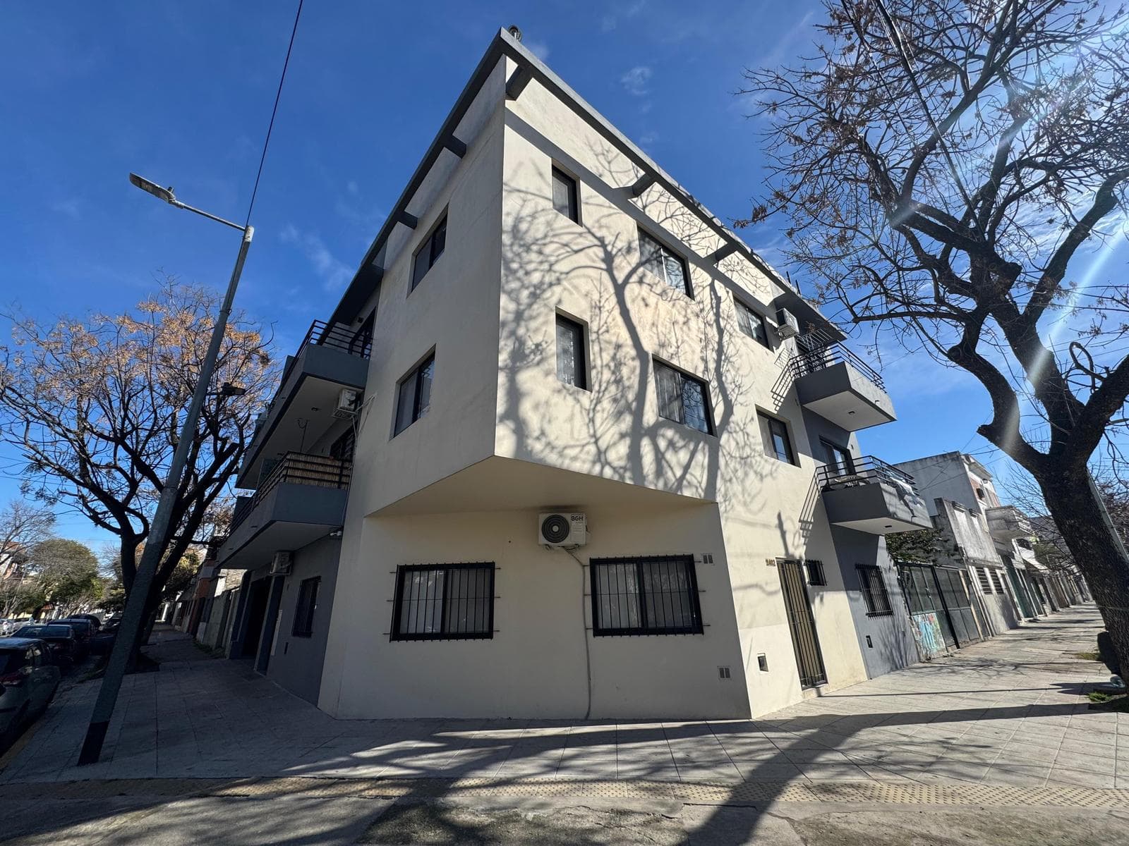 GROUND FLOOR APARTMENT PROFESSIONAL OFFICE / CLINIC, SEPARATE ENTRANCE, VILLA DEL PARQUE