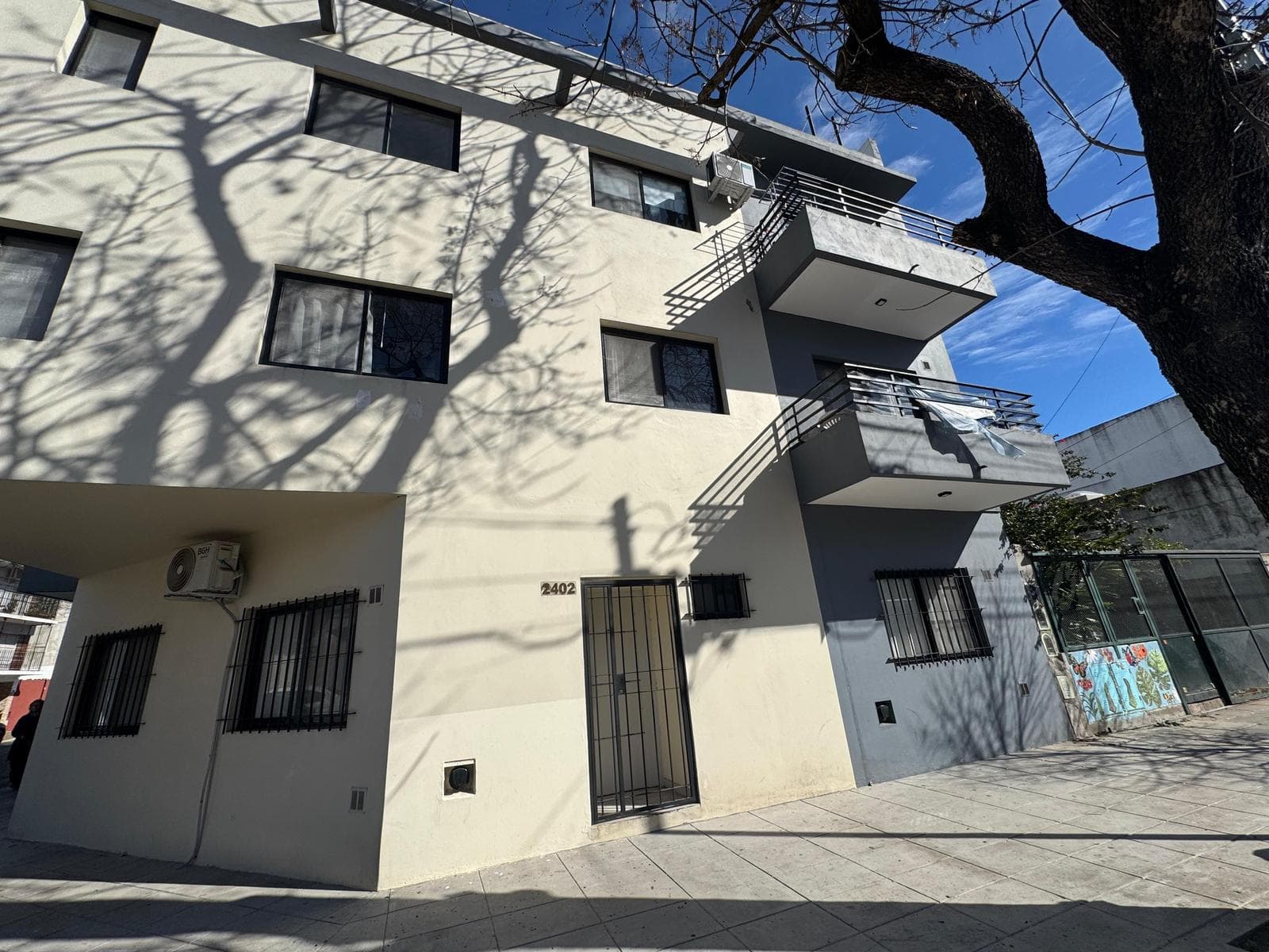 GROUND FLOOR APARTMENT PROFESSIONAL OFFICE / CLINIC, SEPARATE ENTRANCE, VILLA DEL PARQUE