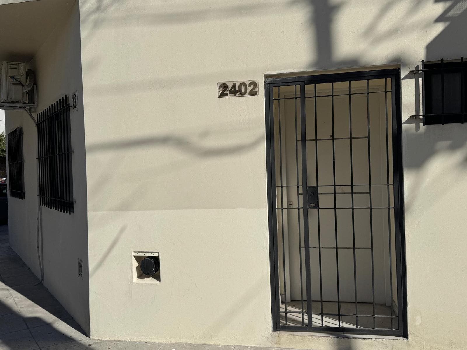 GROUND FLOOR APARTMENT PROFESSIONAL OFFICE / CLINIC, SEPARATE ENTRANCE, VILLA DEL PARQUE
