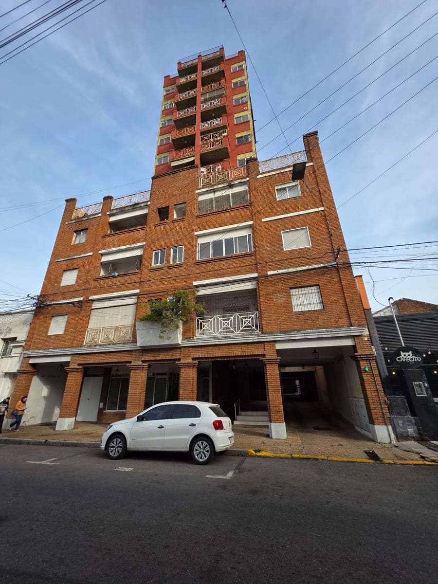 Unbeatable opportunity: 2-bedroom apartment right in the heart of downtown