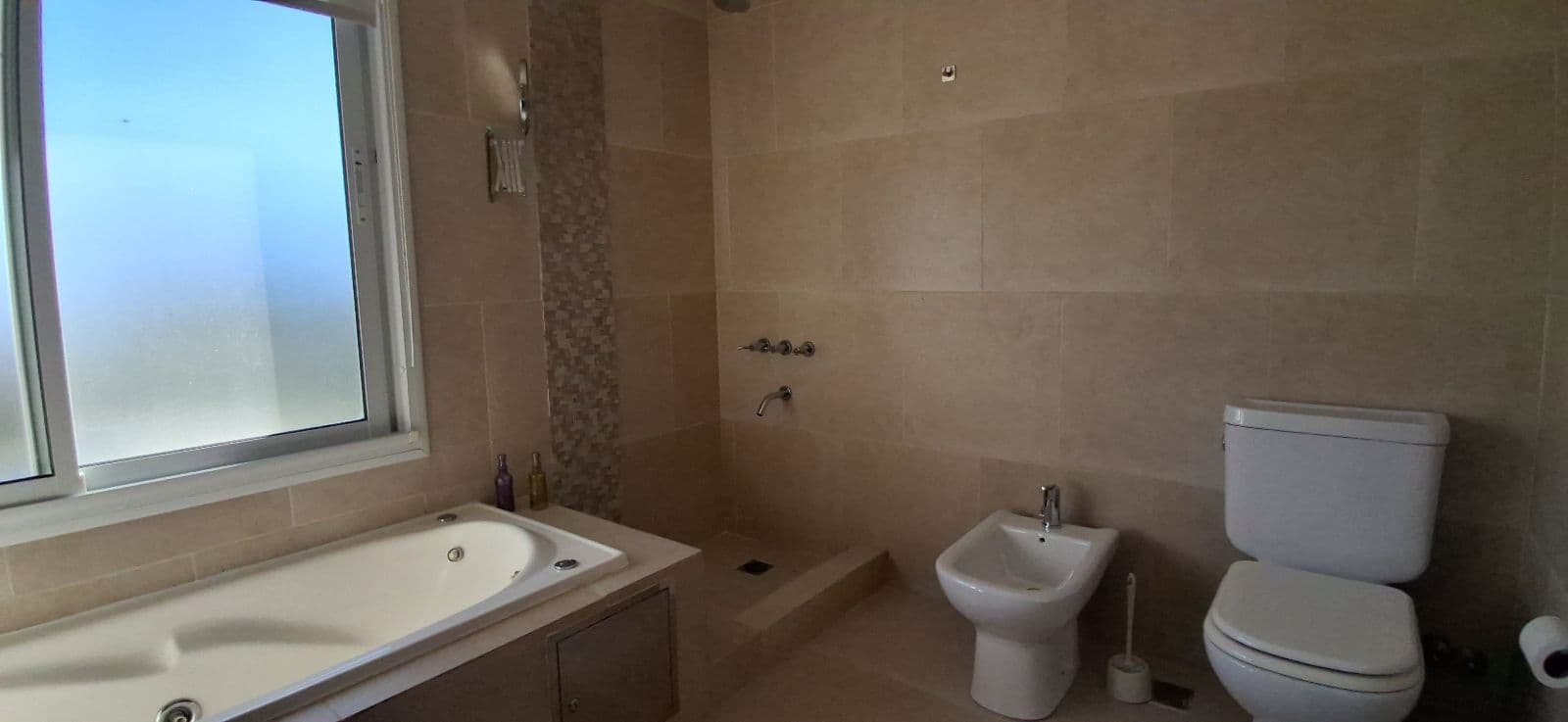 House for Sale in the Vistas Neighborhood, Puertos del Lago Escobar. 3 Bedrooms, Office, Pool. Northern Greater Buenos Aires