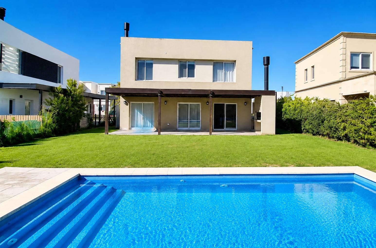 House for Sale in the Vistas Neighborhood, Puertos del Lago Escobar. 3 Bedrooms, Office, Pool. Northern Greater Buenos Aires