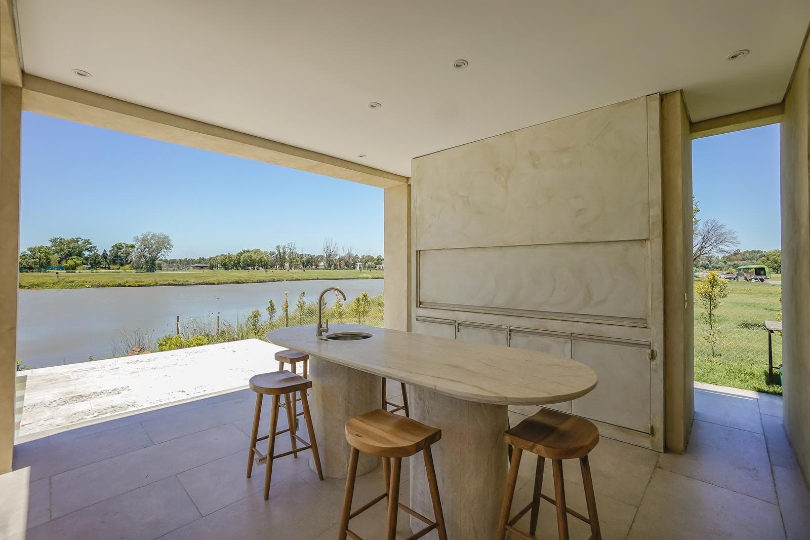 House by the Lagoon for Rent
