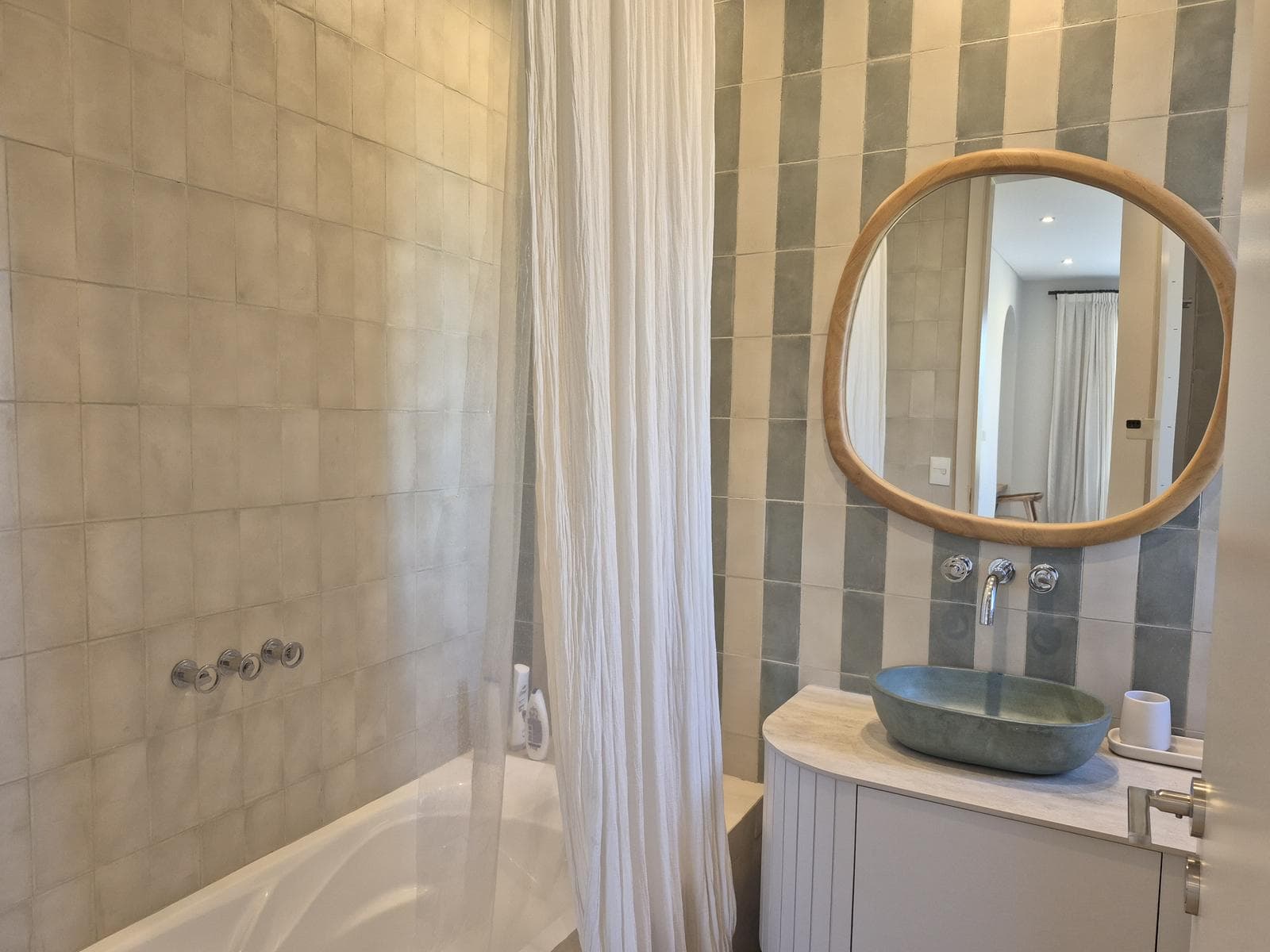 House by the Lagoon for Rent