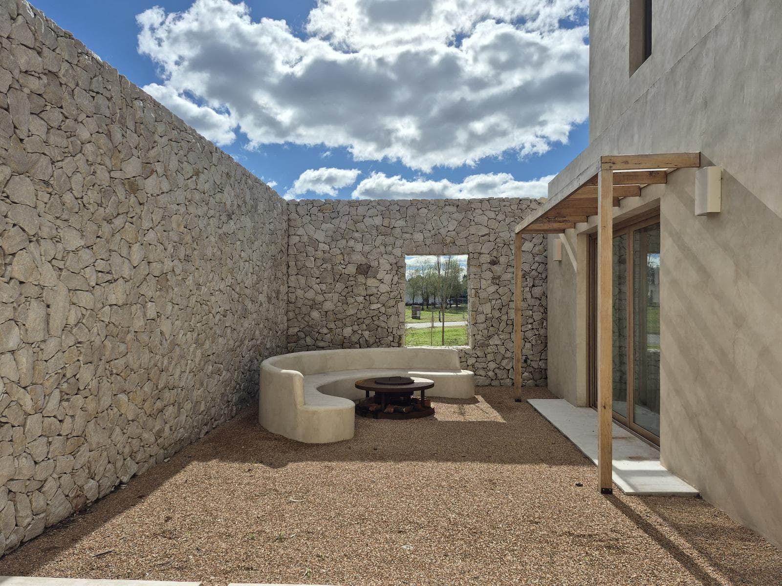 House by the Lagoon for Rent