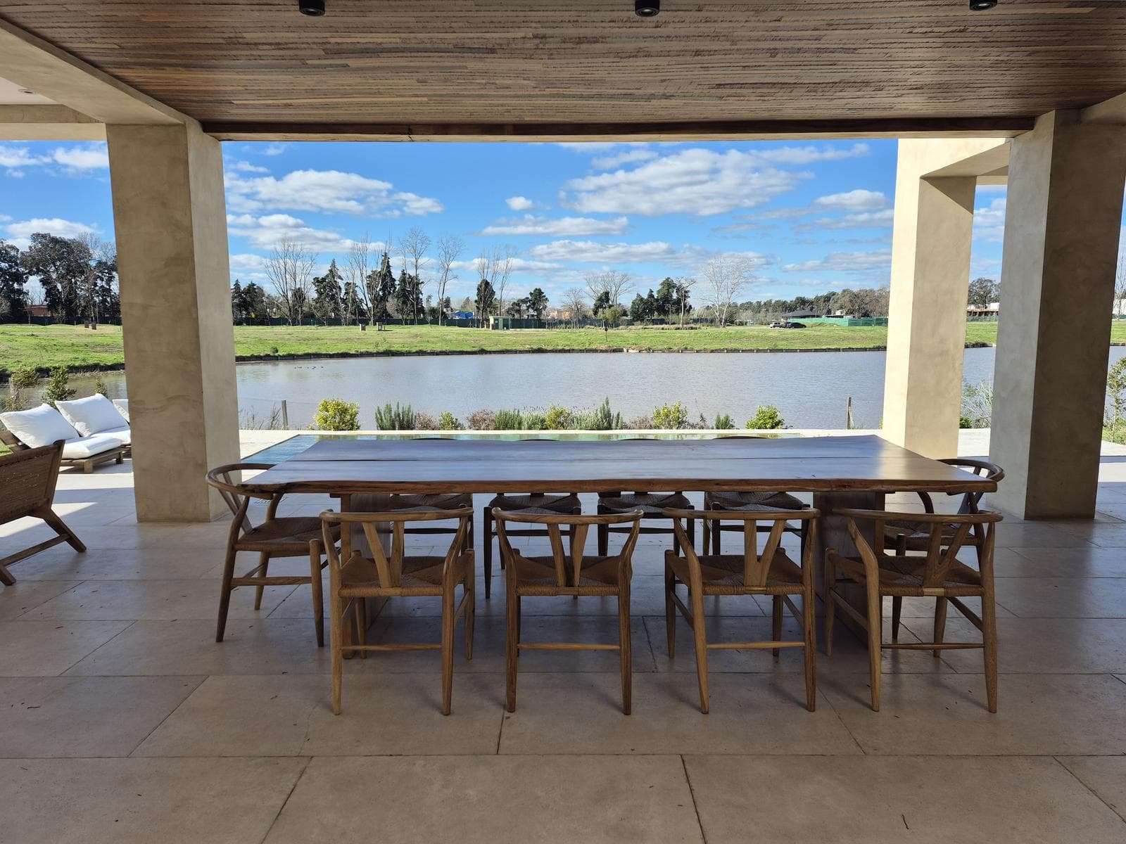 House by the Lagoon for Rent
