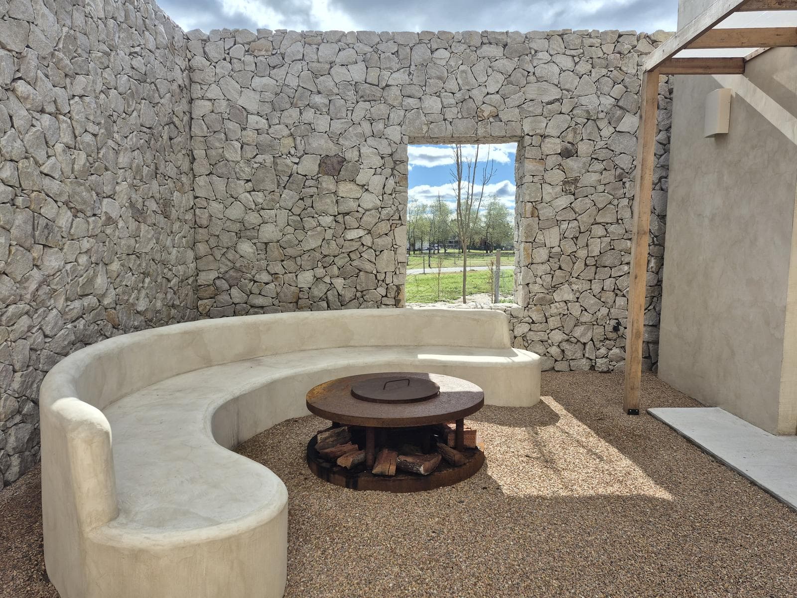 House by the Lagoon for Rent