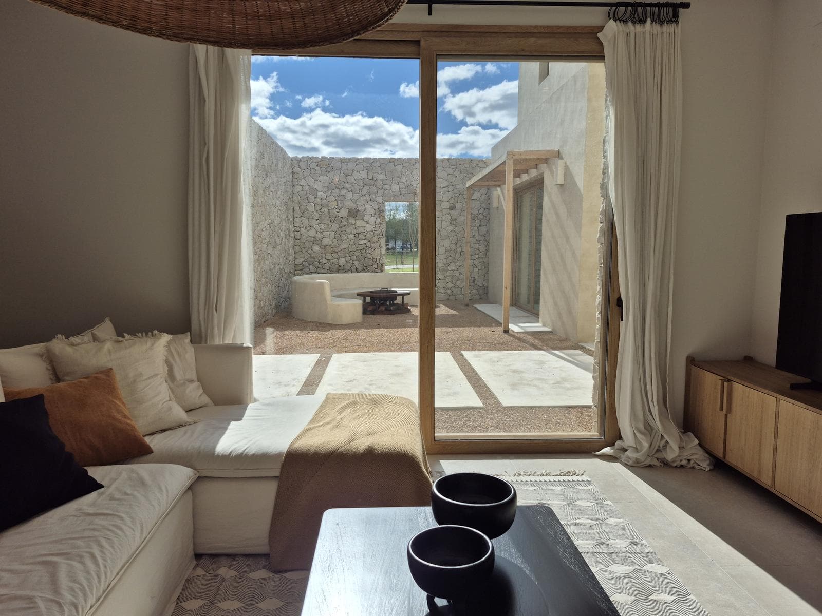 House by the Lagoon for Rent
