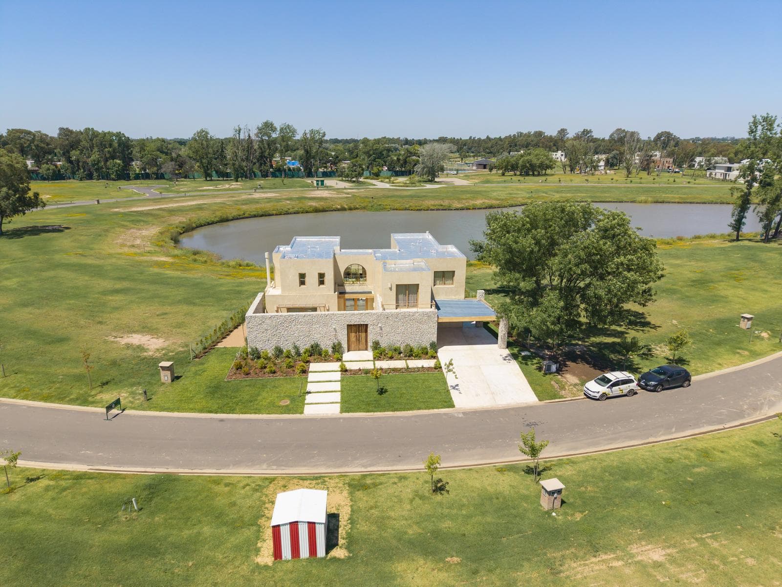 House by the Lagoon for Rent