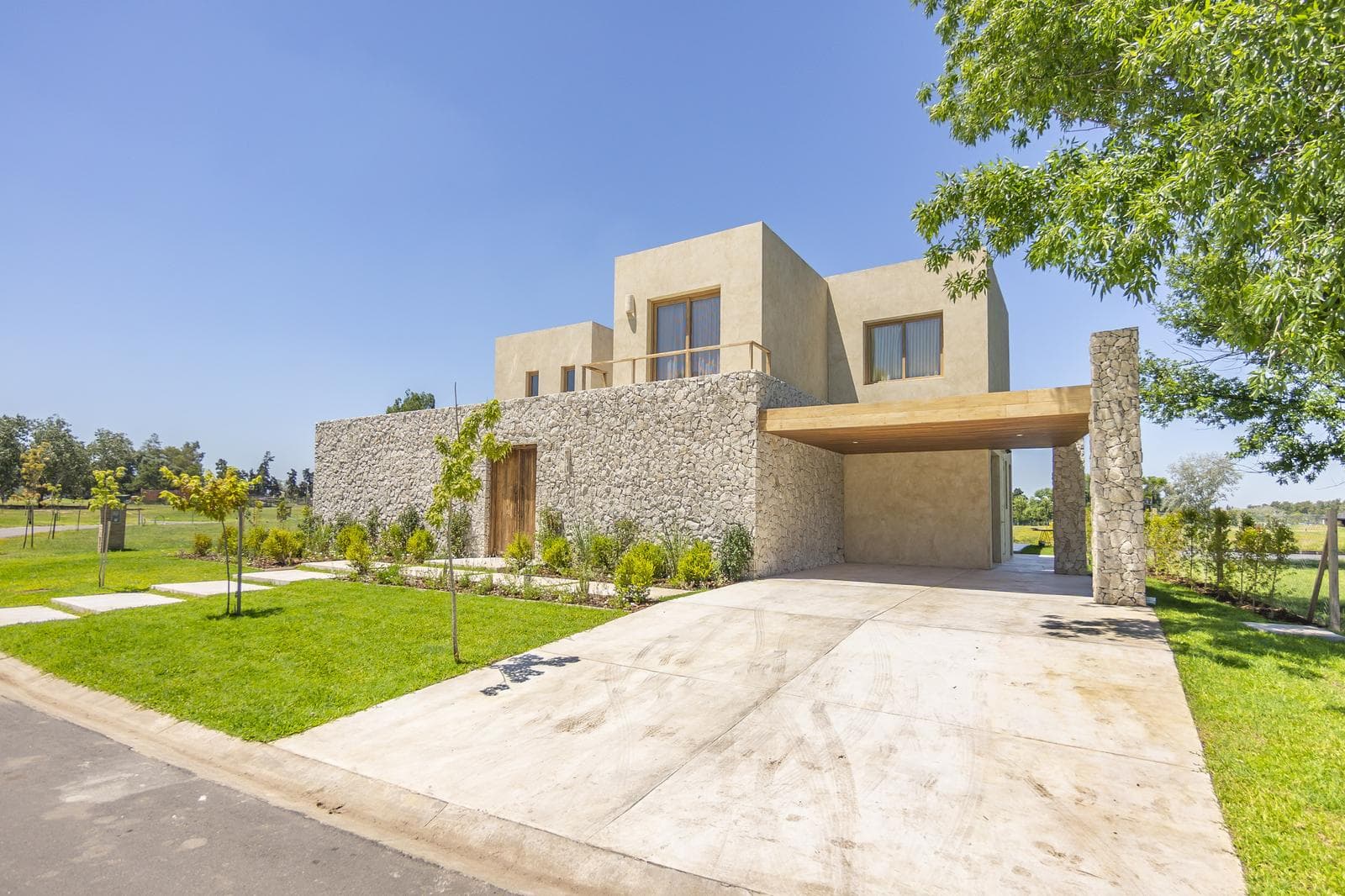 House by the Lagoon for Rent