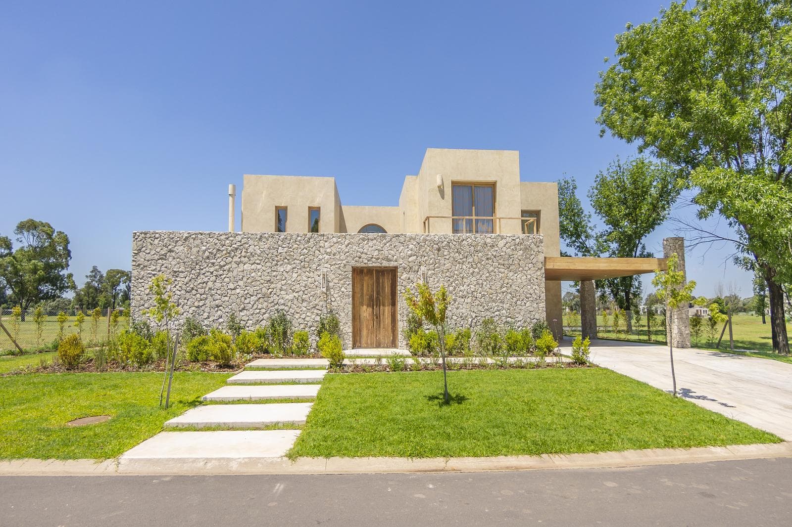 House by the Lagoon for Rent