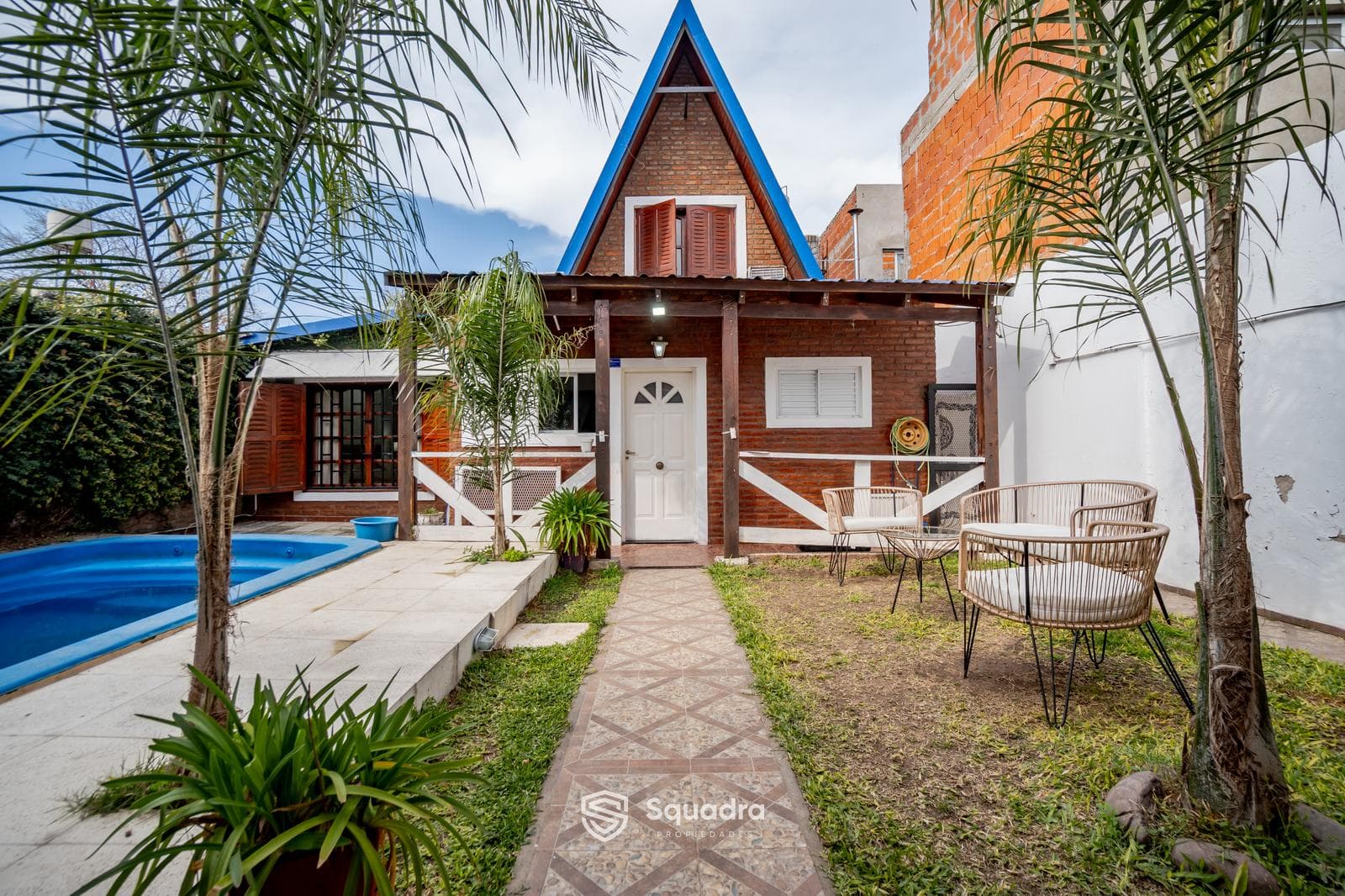FOR SALE | TRADE - 4-bedroom house with pool, sun deck, and barbecue area - Altos de Mendoza, Fisherton.