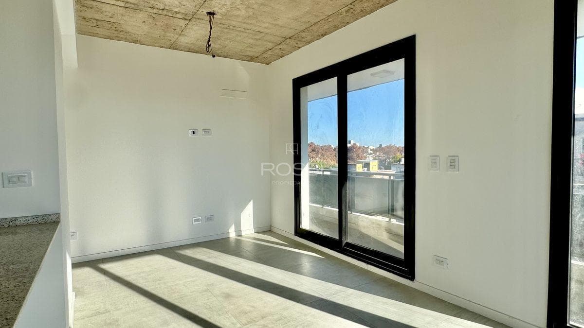 Brand-New 2-Room Rental, 84 m² | Master Suite | Guest Bathroom | Family Room | Balcony | Elevator | Merlo