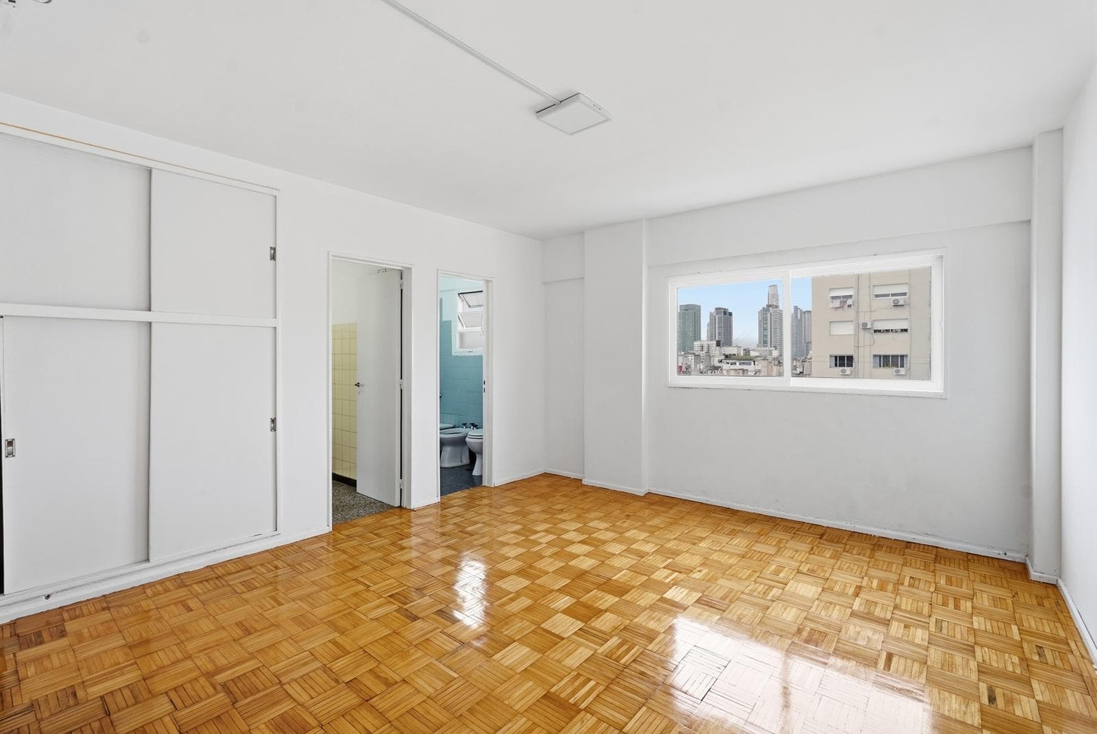 Studio apartment with a terrace-style balcony for sale in San Telmo