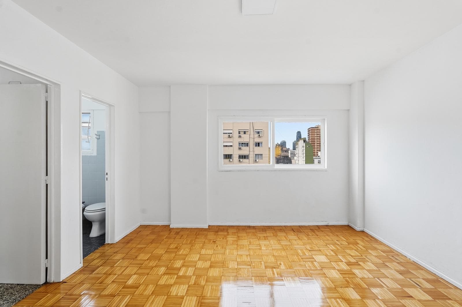 Studio apartment with a terrace-style balcony for sale in San Telmo