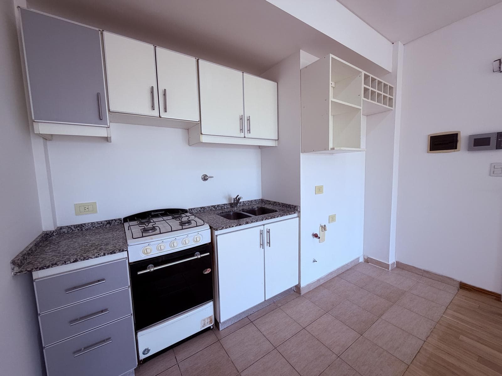 STUDIO APARTMENT FOR SALE WITH GARAGE IN VILLA DEL PARQUE—QUALIFIES FOR A LOAN