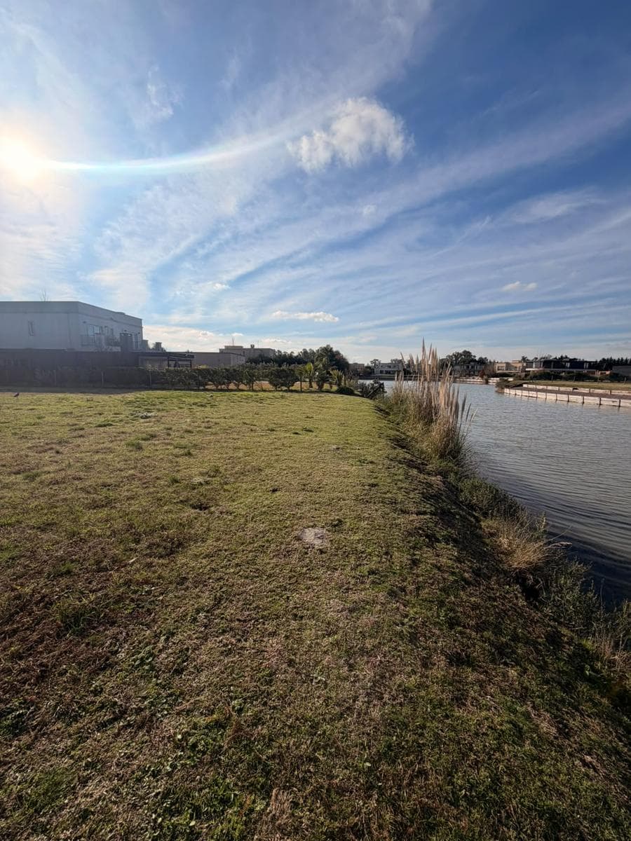 LAND FOR SALE NEAR THE WATER IN THE SAN ELISEO NEIGHBORHOOD