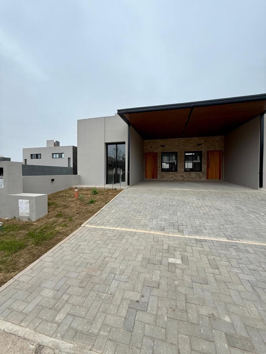 DOCTA BOULEVARD SINGLE-STORY DUPLEX 2 BEDROOMS