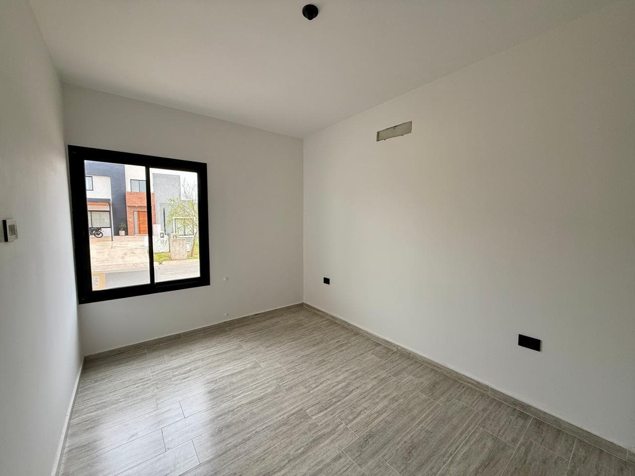 DOCTA BOULEVARD SINGLE-STORY DUPLEX 2 BEDROOMS
