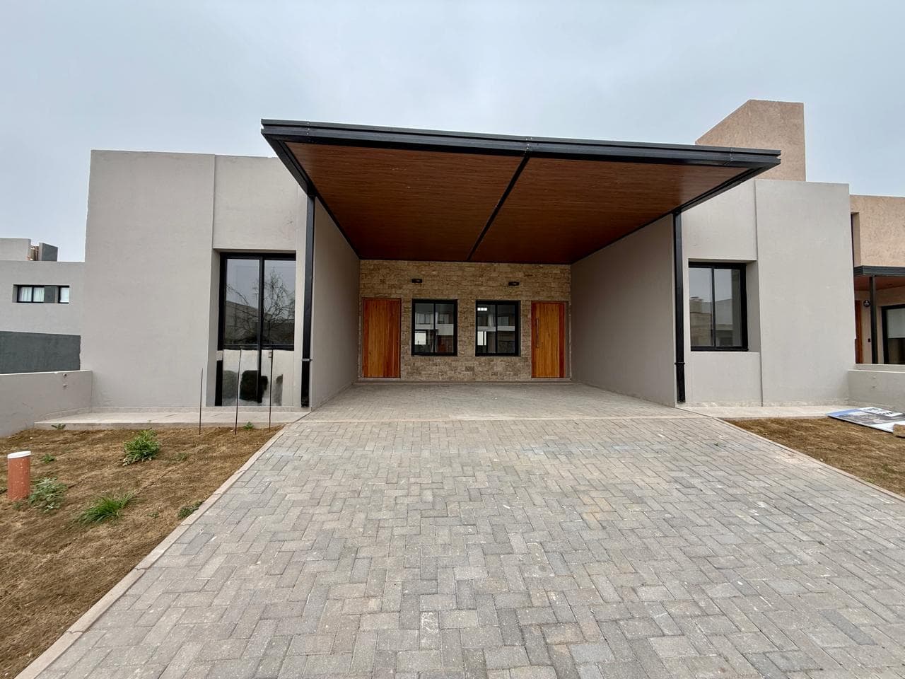 DOCTA BOULEVARD SINGLE-STORY DUPLEX 2 BEDROOMS