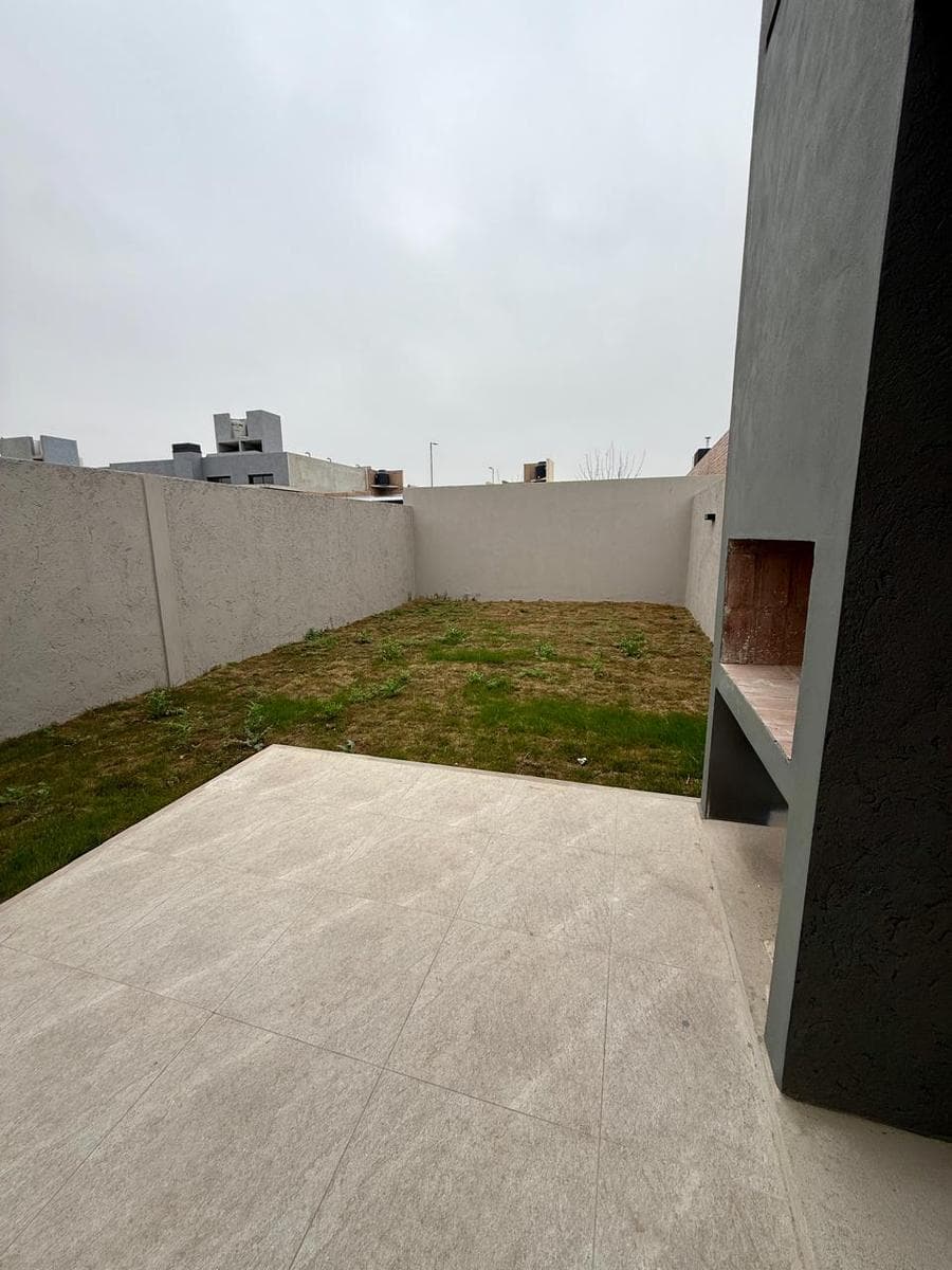 DOCTA BOULEVARD SINGLE-STORY DUPLEX 2 BEDROOMS