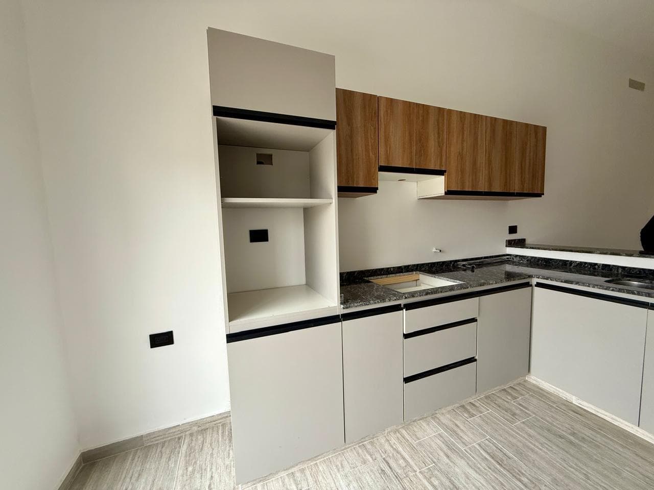 DOCTA BOULEVARD SINGLE-STORY DUPLEX 2 BEDROOMS