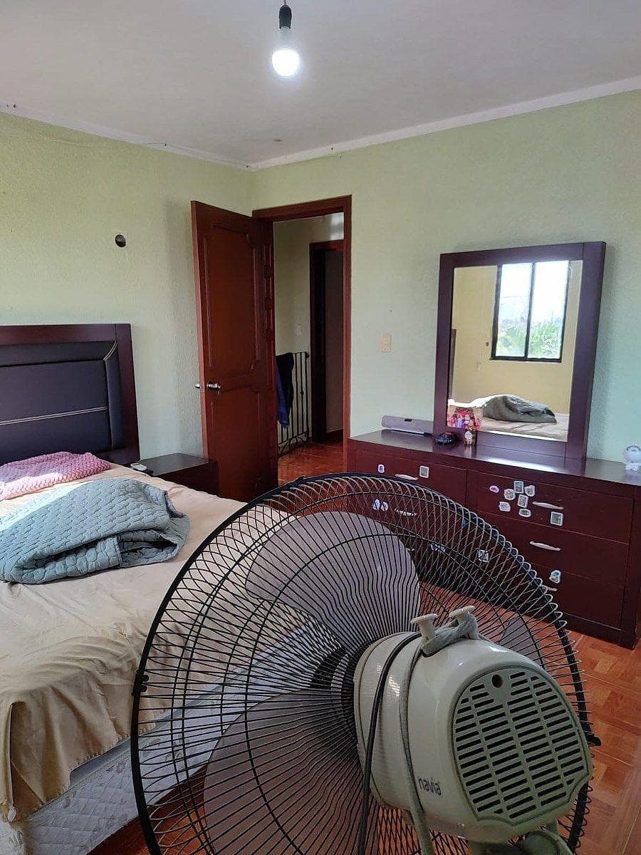 Corner house for sale, with separate commercial space.