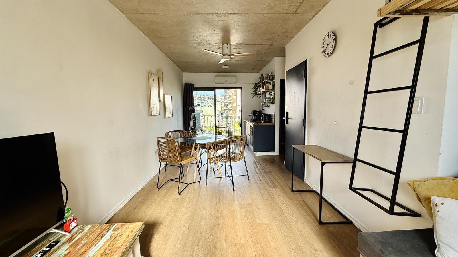 Apartment with a private terrace