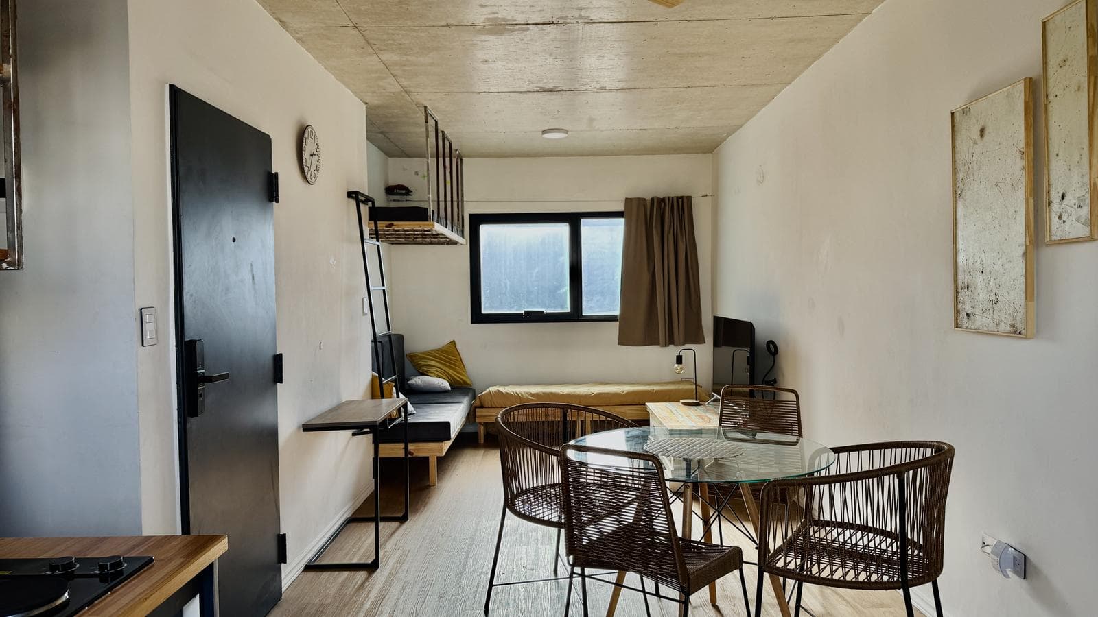 Apartment with a private terrace