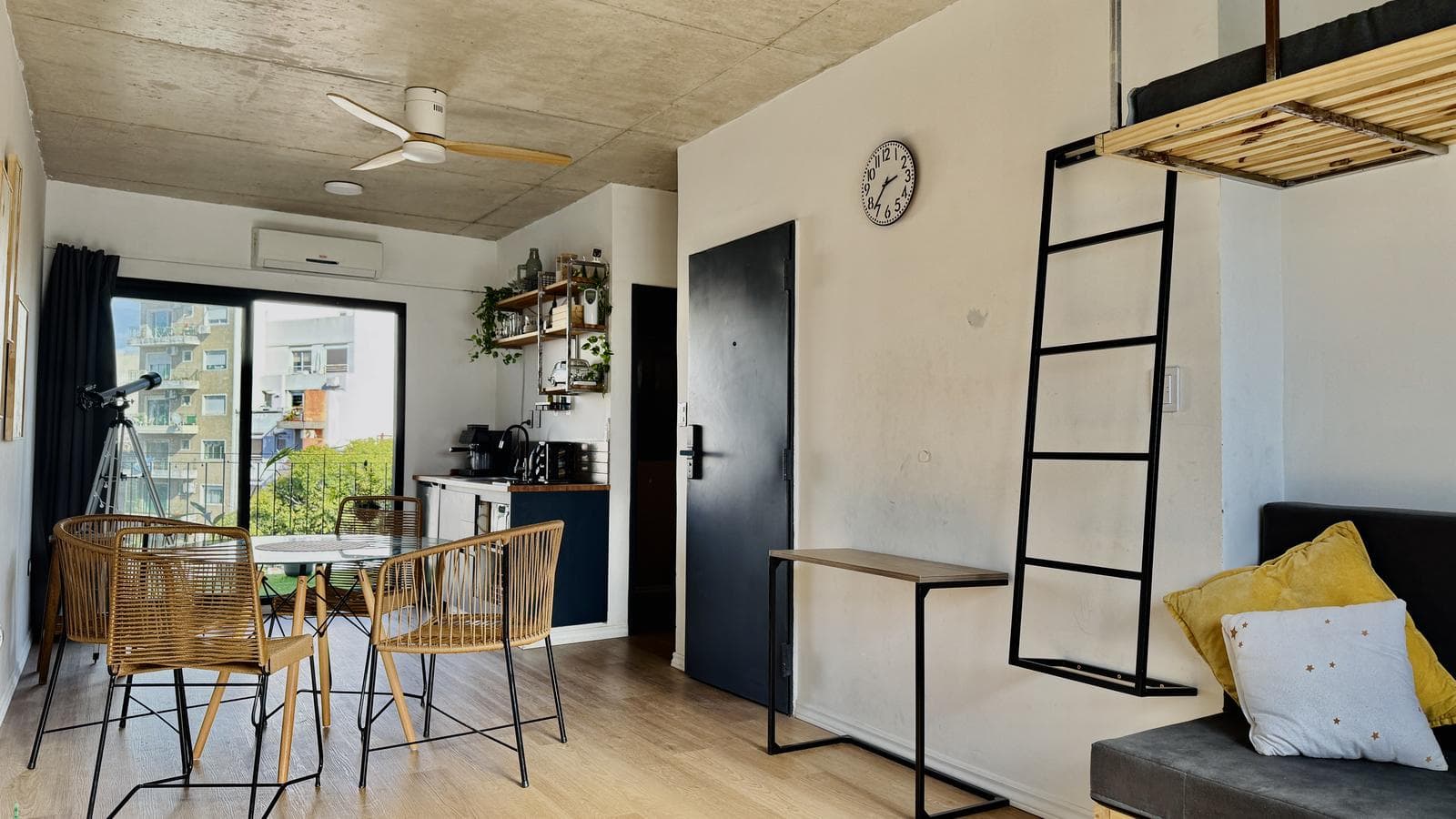 Apartment with a private terrace