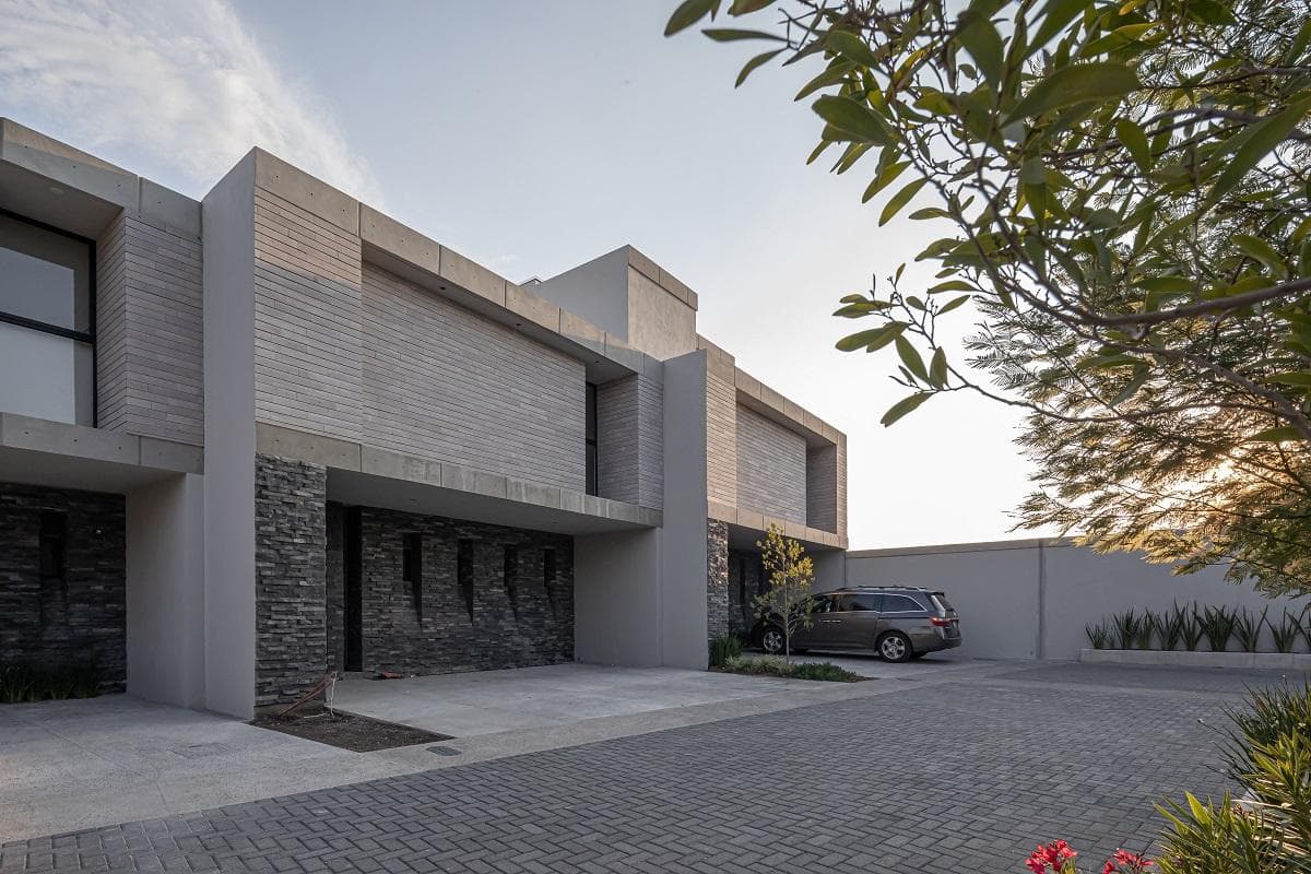 House with a Rooftop, Terrace, and 4 Bedrooms