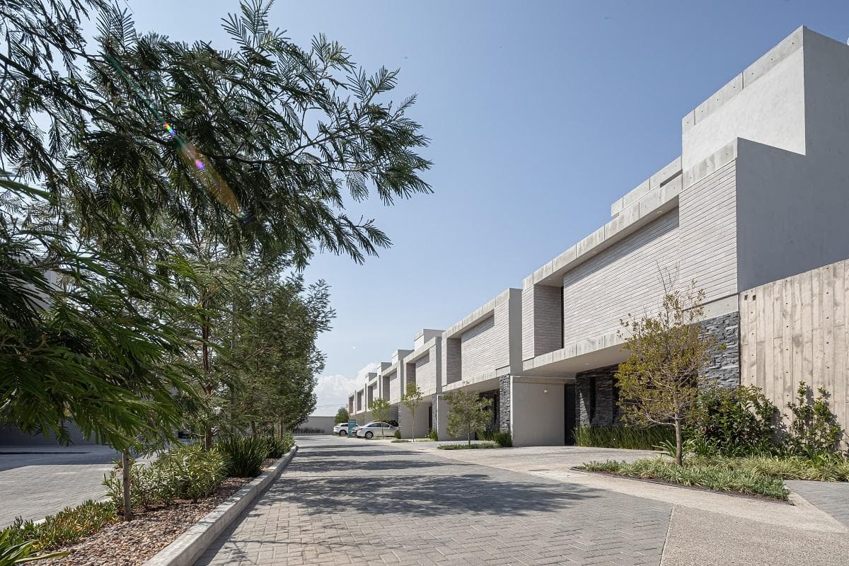 House with a Rooftop, Terrace, and 4 Bedrooms