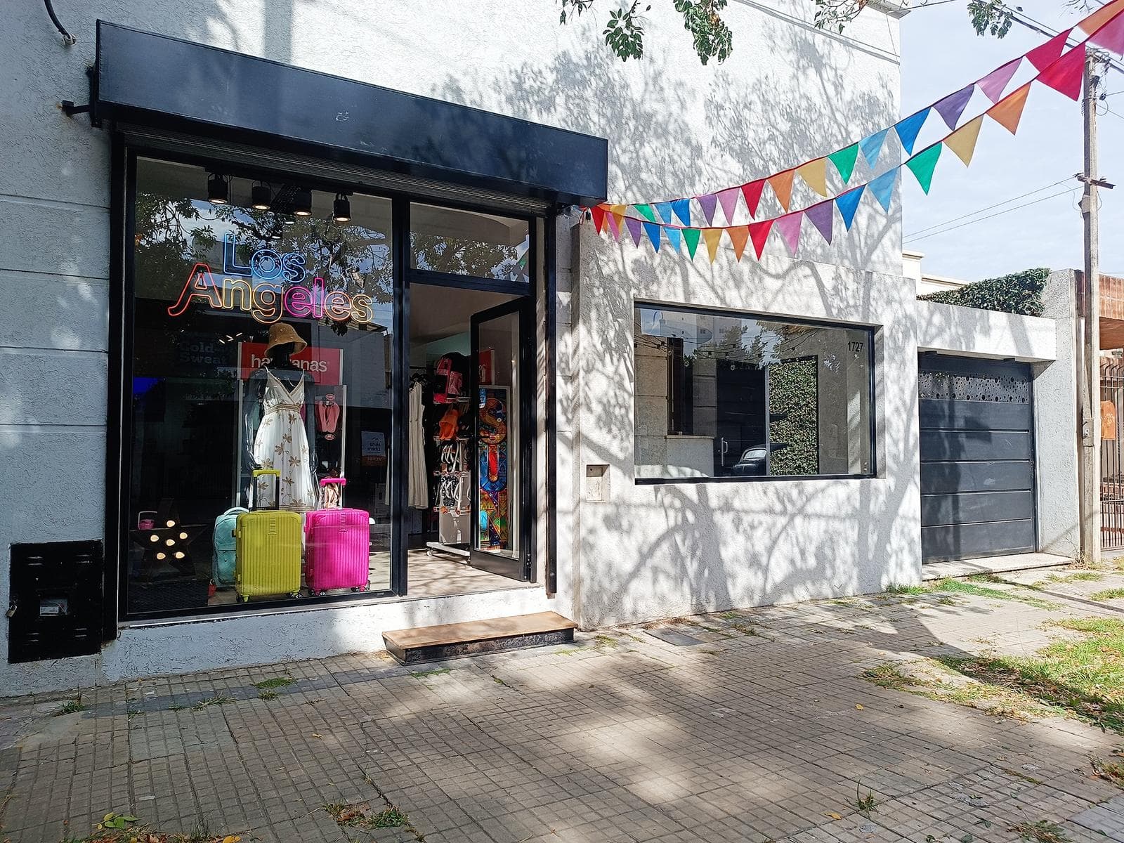 4-BEDROOM HOUSE FOR SALE IN LA PLATA + COMMERCIAL SPACE