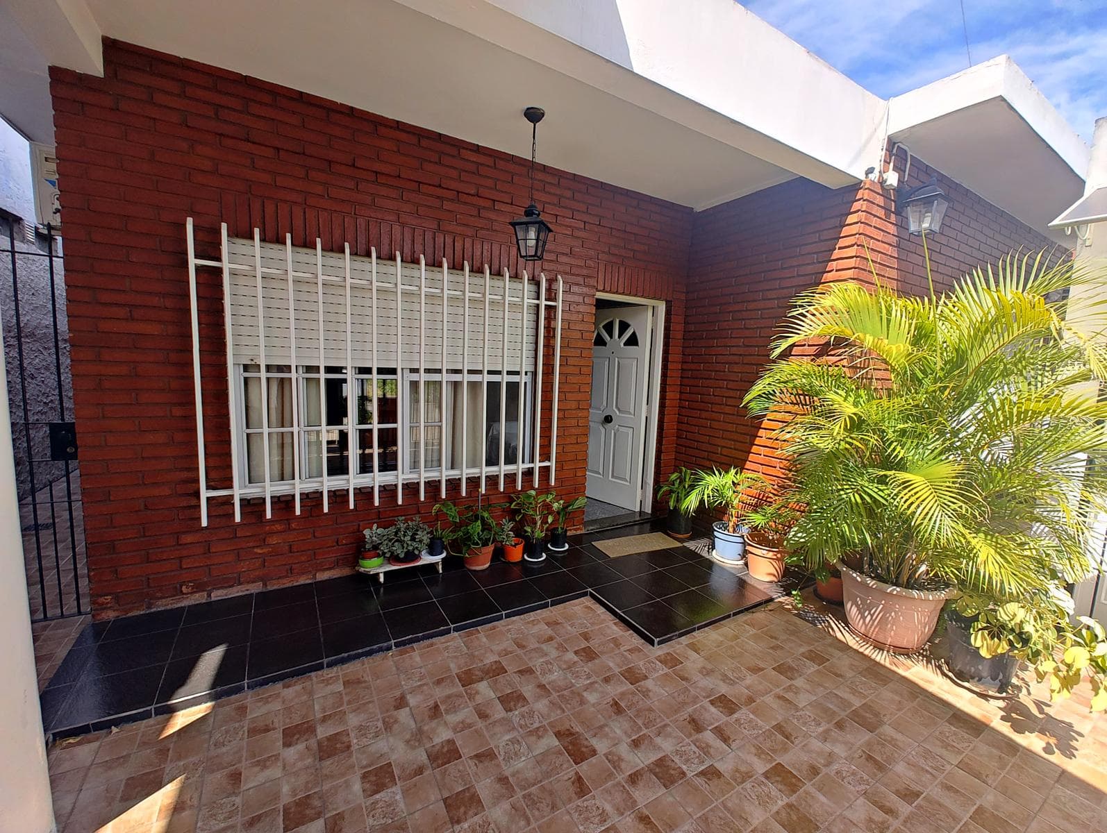 Excellent House with Commercial Space for Sale in G. de Laferrere
