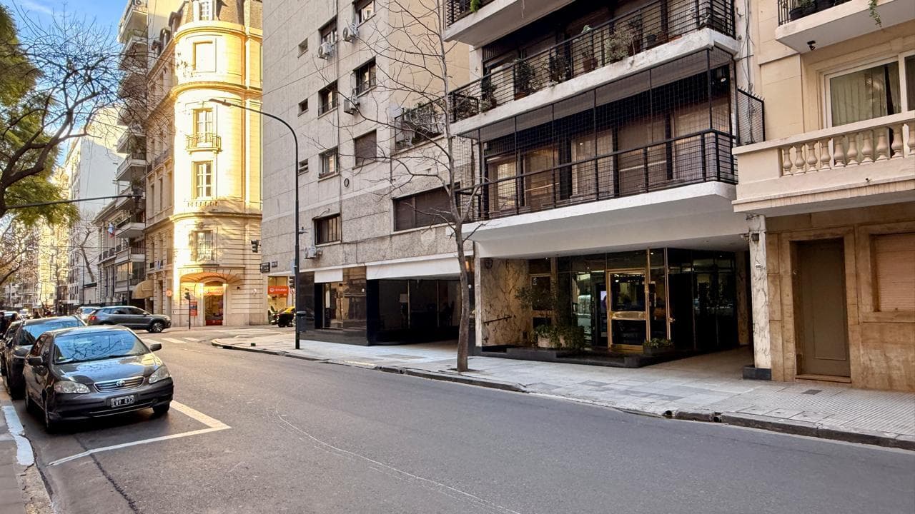 Two-room apartment in the best part of Recoleta with low maintenance fees.