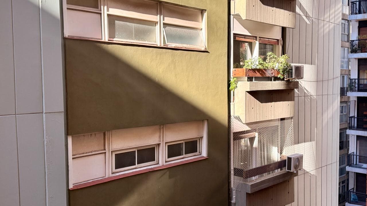 Two-room apartment in the best part of Recoleta with low maintenance fees.