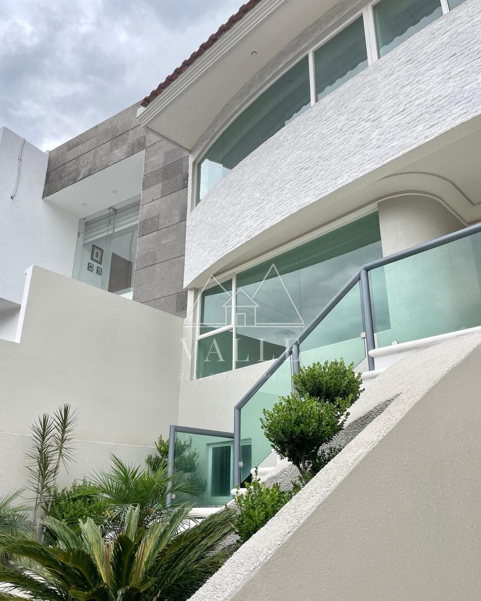 House for Sale in the Sixth Section of Lomas Verdes