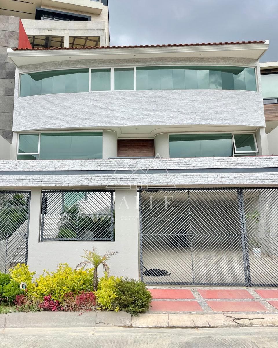 House for Sale in the Sixth Section of Lomas Verdes