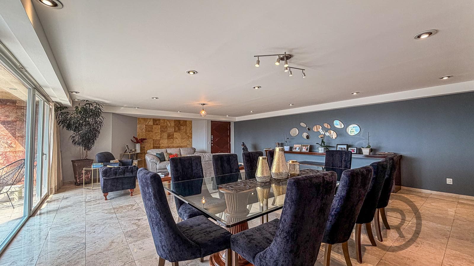 OPPORTUNITY - Remodeled Apartment in Jardines de Fiesole