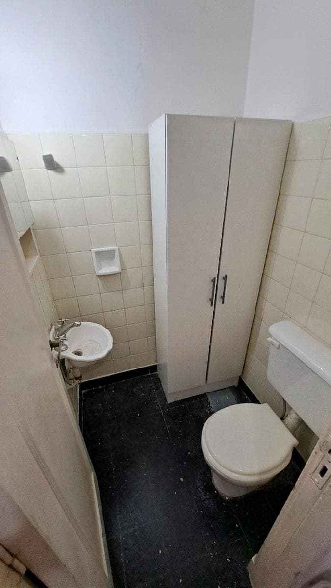 Very bright 4-room apartment for sale in San Isidro. Lease runs through December 2026