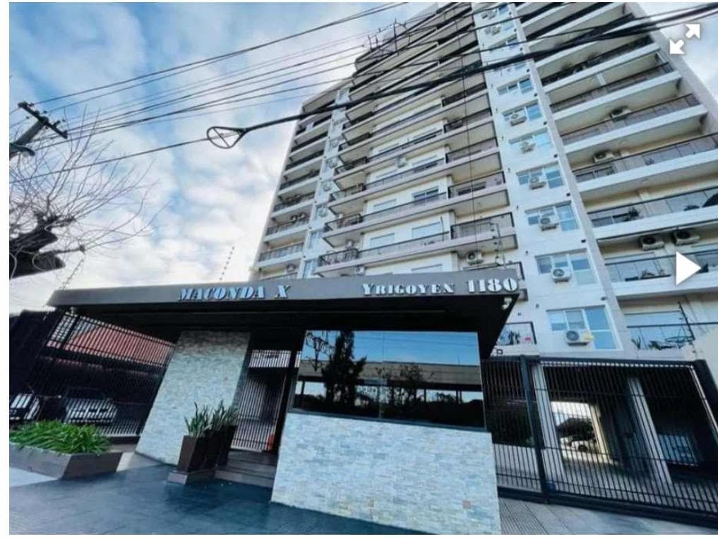 Two-room apartment with a balcony and a pool, Maconda X complex, downtown Quilmes