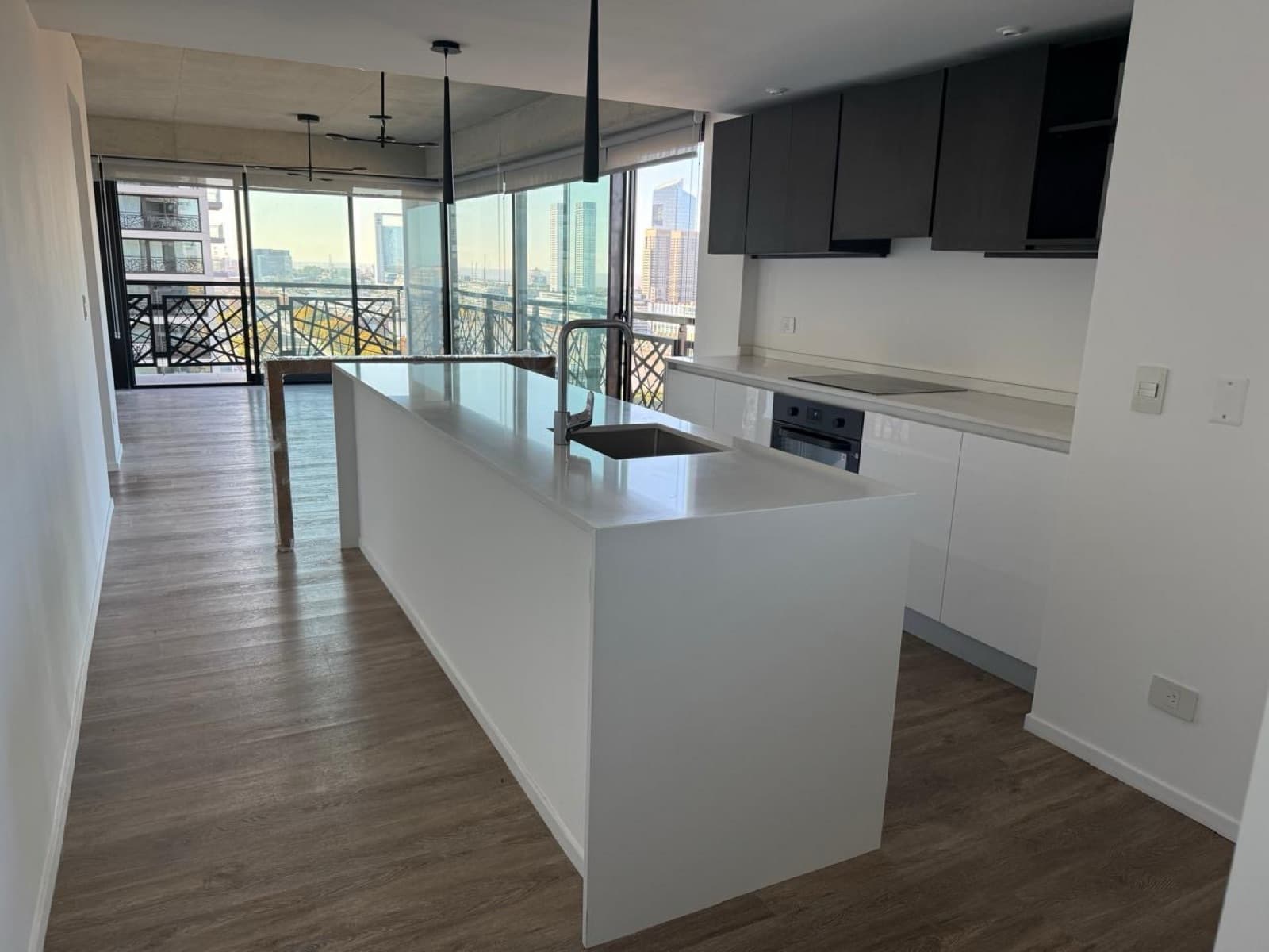 Apartment for sale in Puerto Madero: brand-new 3-room unit with a parking space and an unobstructed view of the dock
