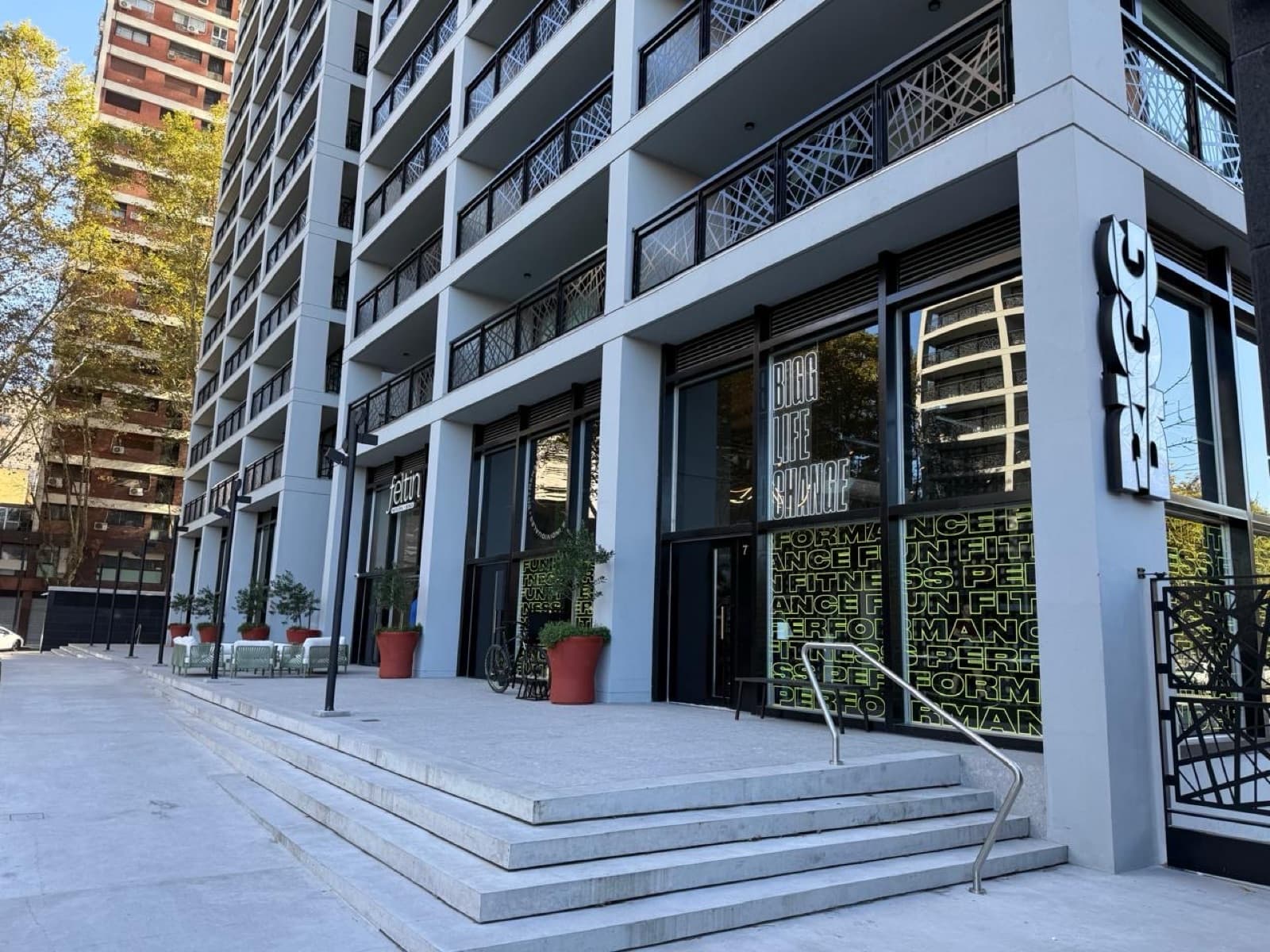Apartment for sale in Puerto Madero: brand-new 3-room unit with a parking space and an unobstructed view of the dock