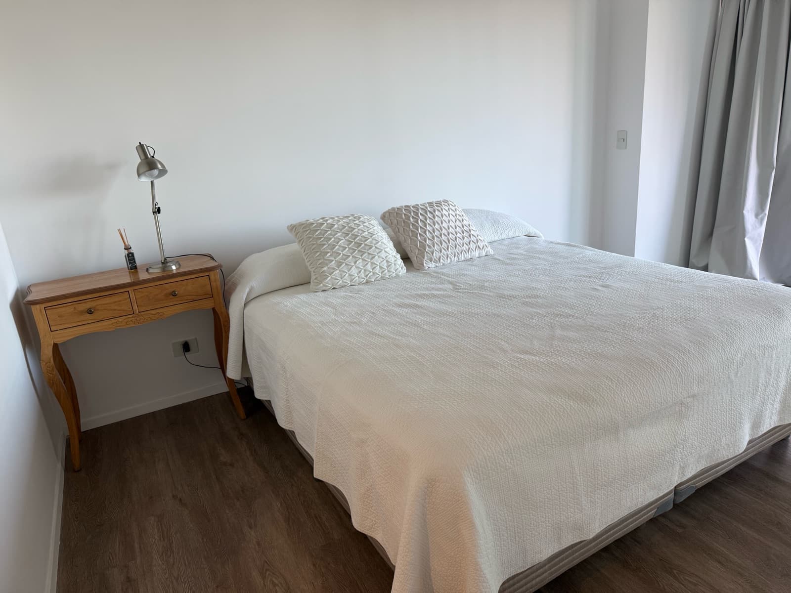 Apartment for sale in Puerto Madero: brand-new 3-room unit with a parking space and an unobstructed view of the dock