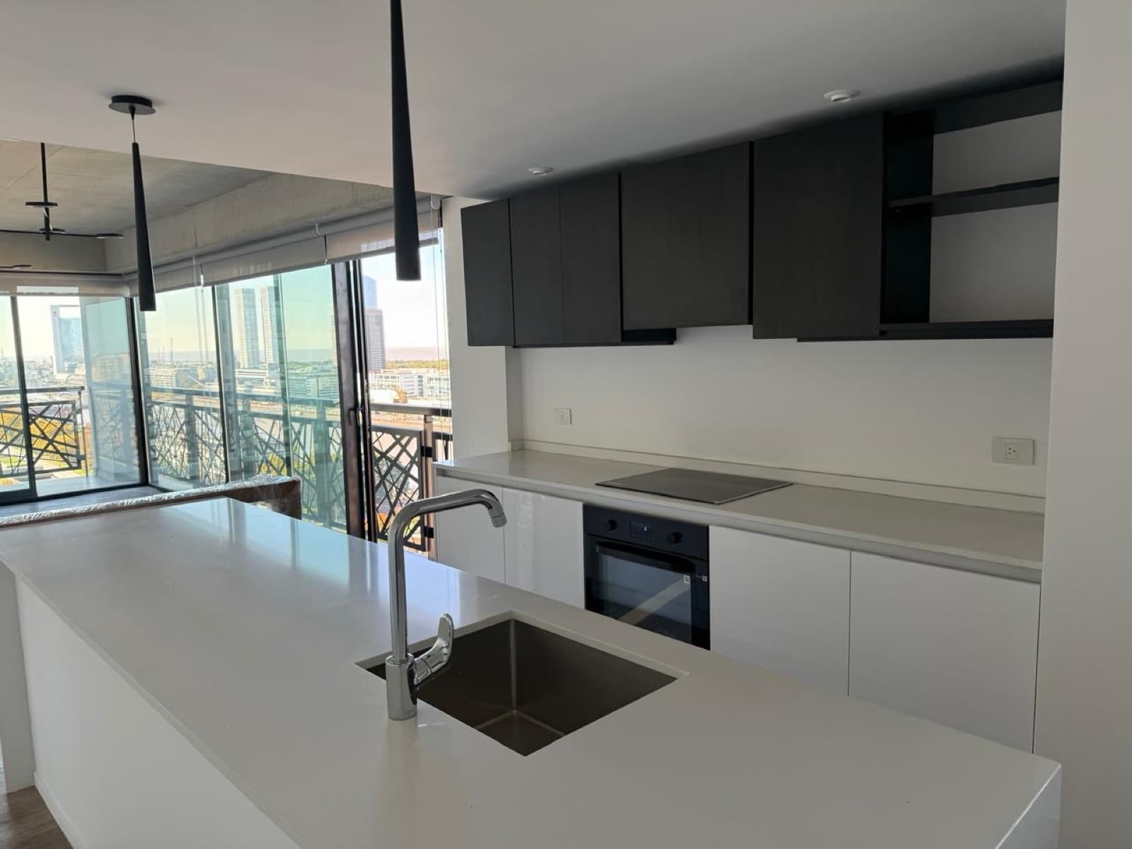 Apartment for sale in Puerto Madero: brand-new 3-room unit with a parking space and an unobstructed view of the dock