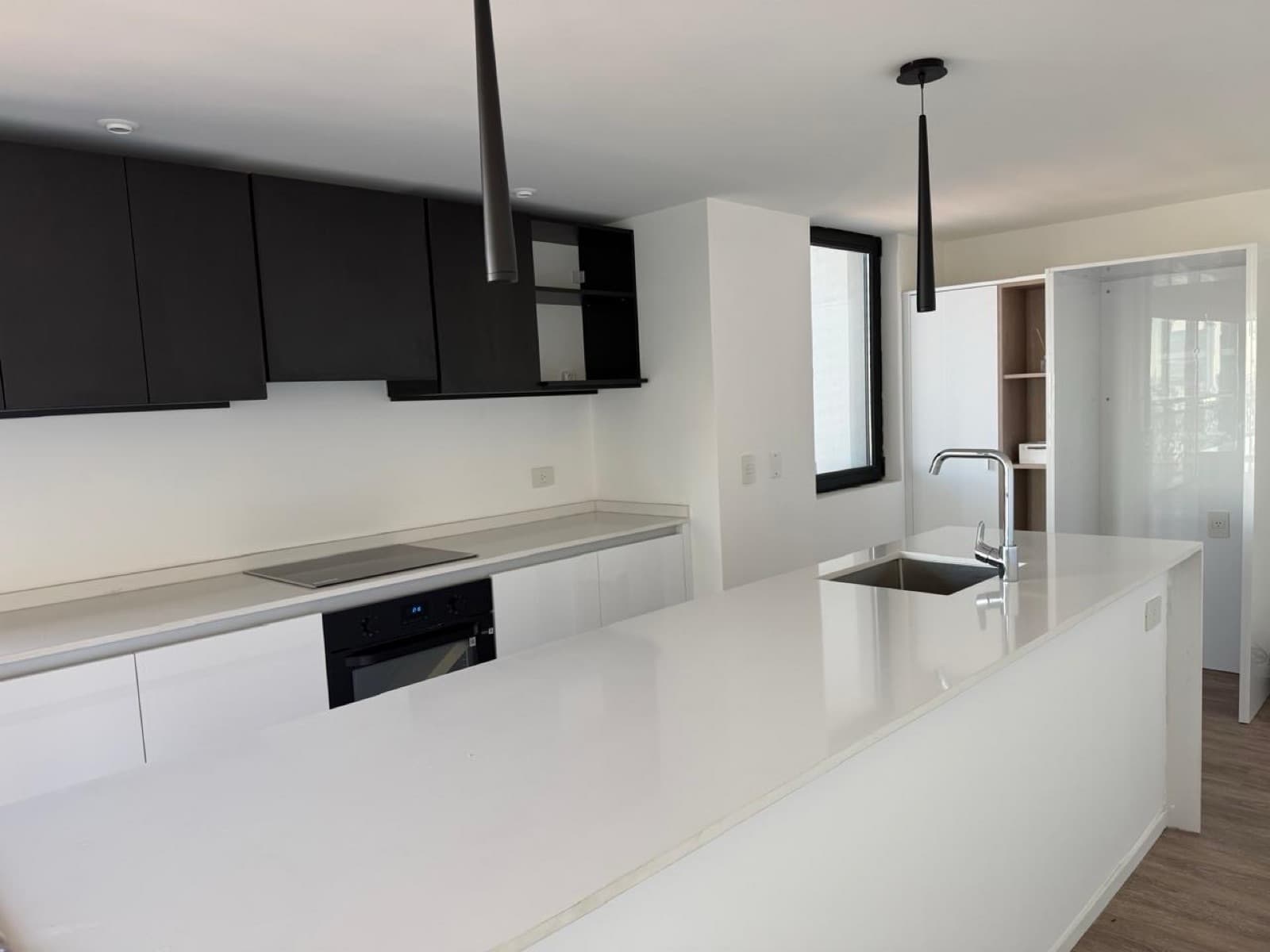 Apartment for sale in Puerto Madero: brand-new 3-room unit with a parking space and an unobstructed view of the dock