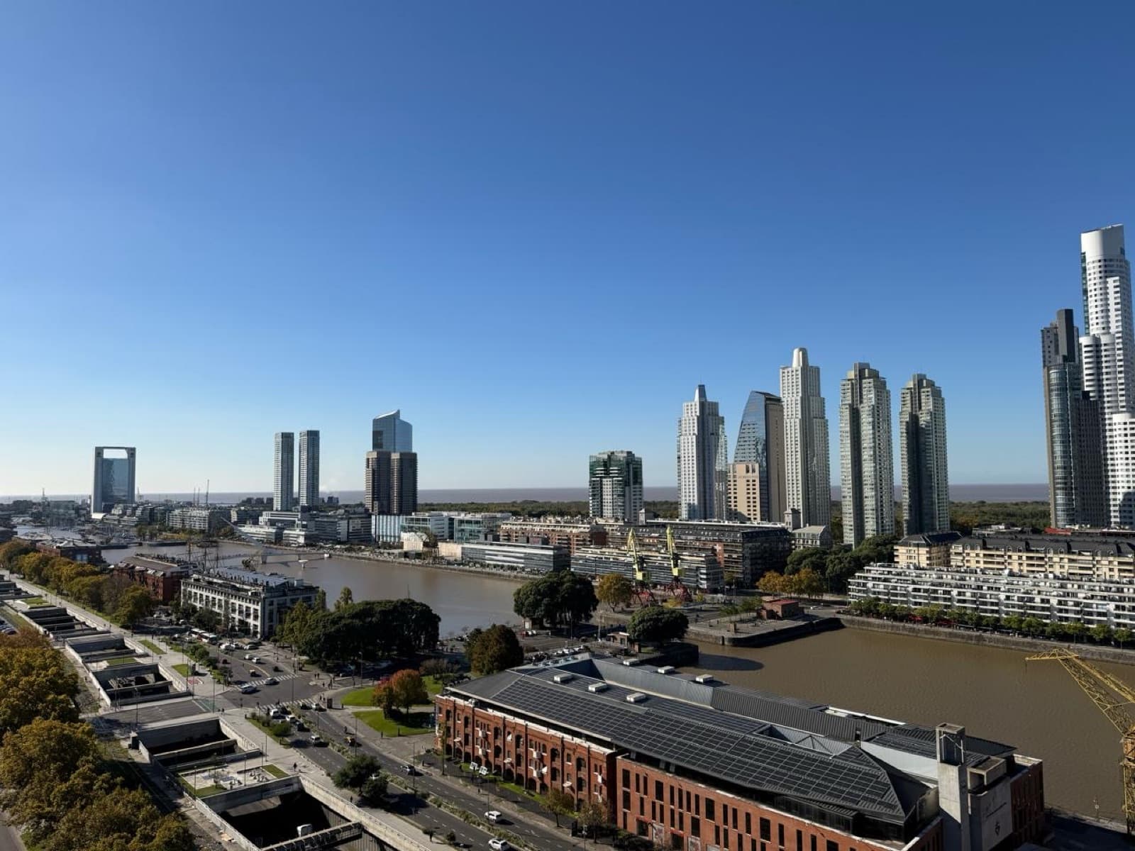 Apartment for sale in Puerto Madero: brand-new 3-room unit with a parking space and an unobstructed view of the dock