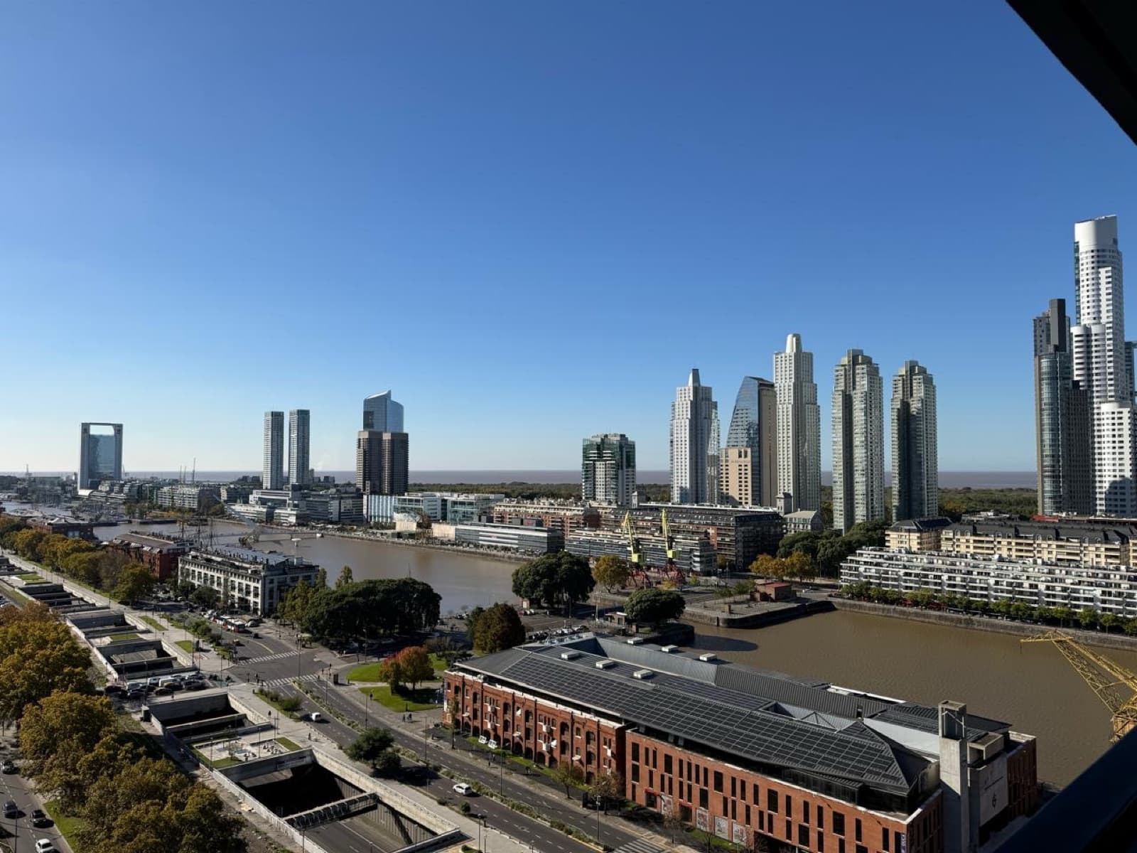 Apartment for sale in Puerto Madero: brand-new 3-room unit with a parking space and an unobstructed view of the dock